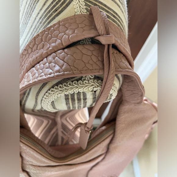 Vince Camuto Mauve leather pleated tote/crossbody/shoulder bag - Picture 5 of 17